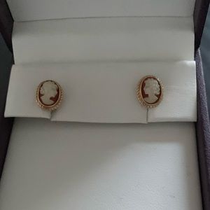 Vintage 14 carat gold cameo earrings